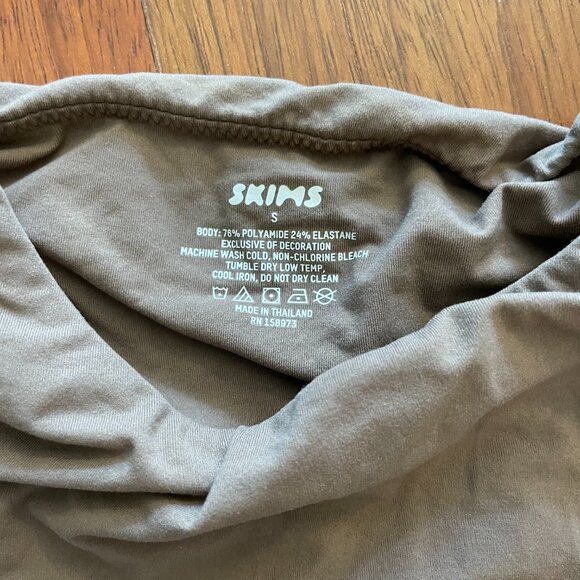 SKIMS fits everybody high neck bodysuit taupe S - Picture 3 of 4